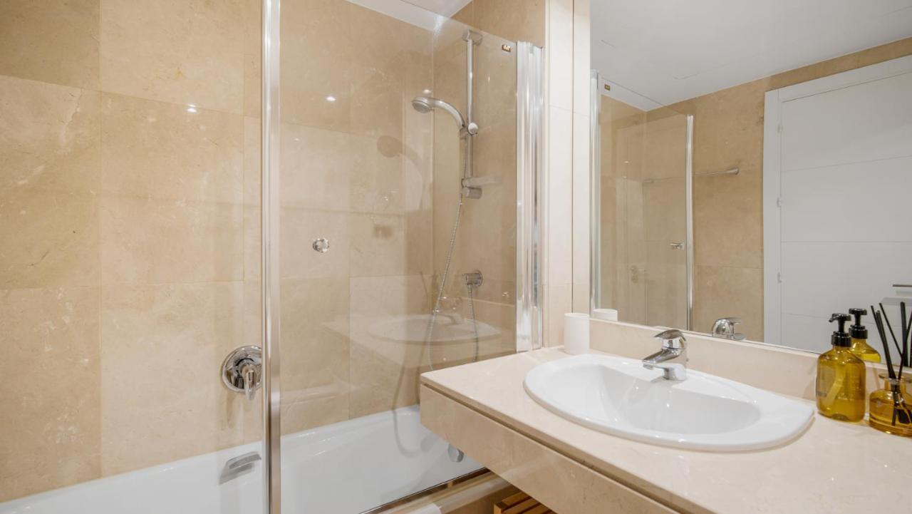 Beach-Line Apartment With 3 Bedrooms In אסטפונה מראה חיצוני תמונה